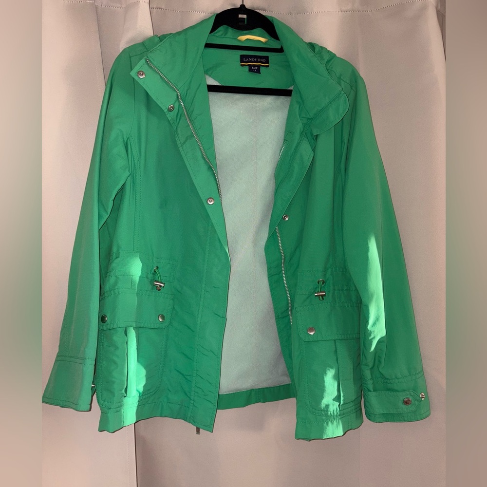 Lands' End Women's Windbreaker Rain Jacket zip & snap with hood - Vibrant Green.